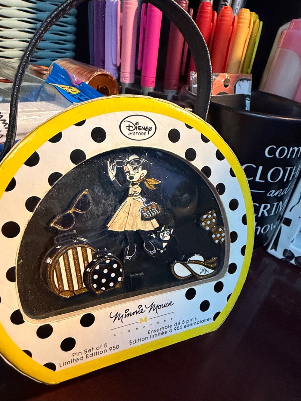 Minnie Mouse Signature Pin Set â Limited Edition - SEE PICS